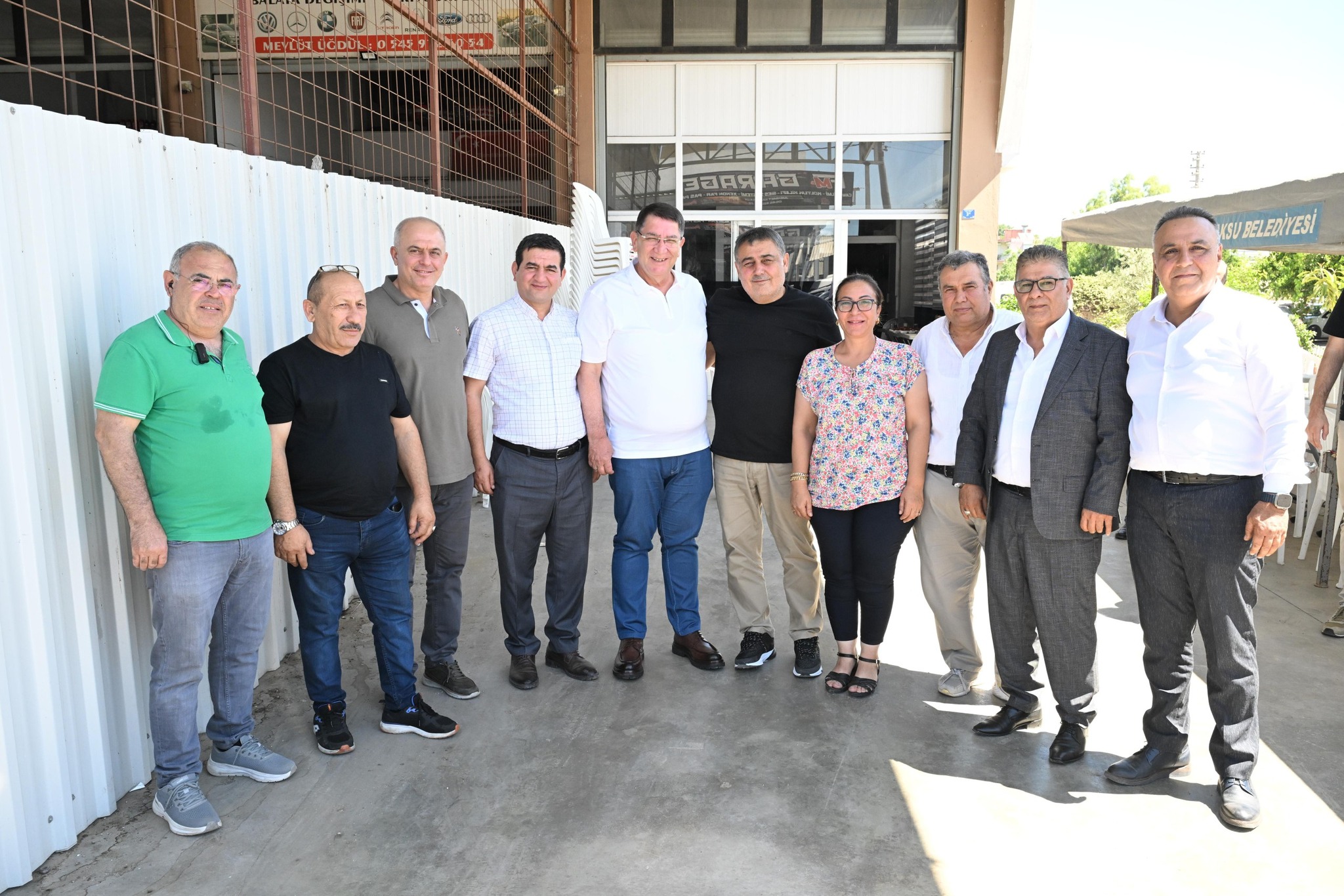 Oto Tamirciler Odası olarak Aksu Çalkaya sanayi sitesinde kahvaltı programı düzenledik.Esnaflarımızın sorunlarını dinleyip çözüm öneriri bulması için Aksu Belediye Başkanı İSA YILDIRIM ve AESOB başkanımız Adlıhan Dere'de programımıza katılım sağladı...